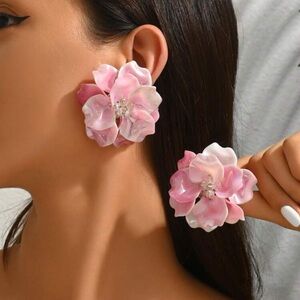 NWT Pink Floral Earrings